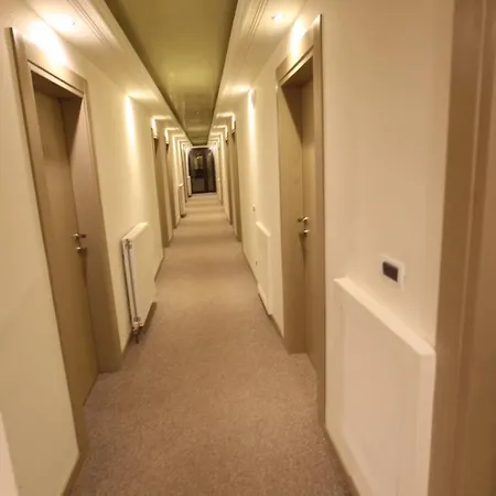 Alpin Llogara מלון