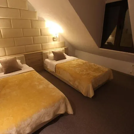 Alpin Llogara מלון