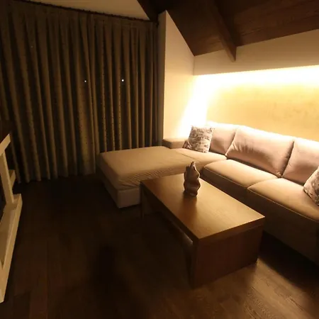 Alpin Llogara מלון 4*