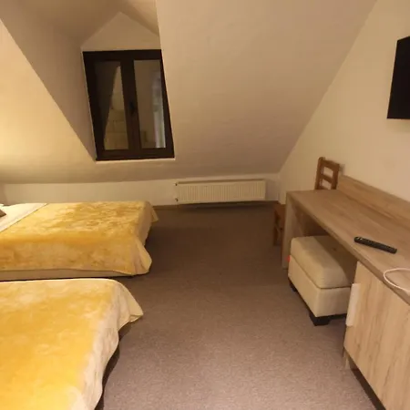 Alpin Llogara מלון