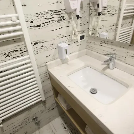 Alpin Llogara Otel 4*