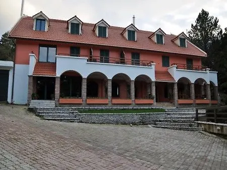 Szálloda Alpin Llogara Dukat